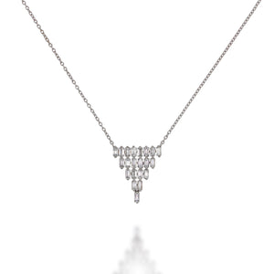 A pendant made up of rows of baguette diamonds forming a flexible, glittering and luxurious triangle. 1.09 carat diamonds in 18k white gold.