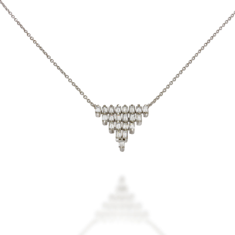 A pendant made up of rows of baguette diamonds forming a flexible, glittering and luxurious triangle. 1.09 carat diamonds in 18k white gold.