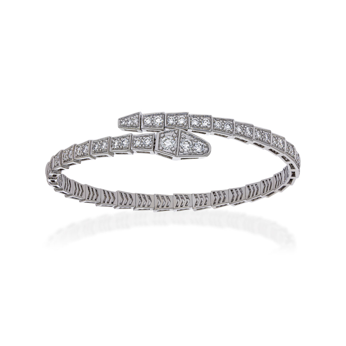 18K white gold, snake-shaped link bracelet, set with 74 round brilliant diamonds, 3.00ct. Suitable for both man and woman.