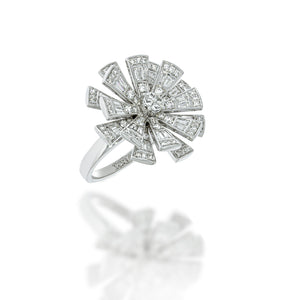 Flower-shaped ring with 2 rows of petal set with 112 diamond around 4 Carre diamonds at the center.